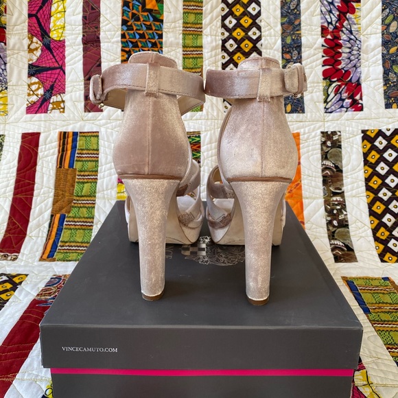 Vince Camuto Catyna Velvet Platform - Picture 4 of 9